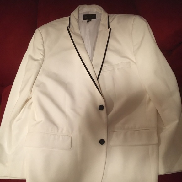 INC. Velvet white dinner jacket with black piping. Size XXL. Worn once.